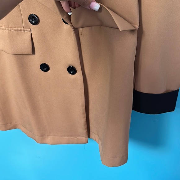 Light Jacket/Blazer - Picture 3 of 5